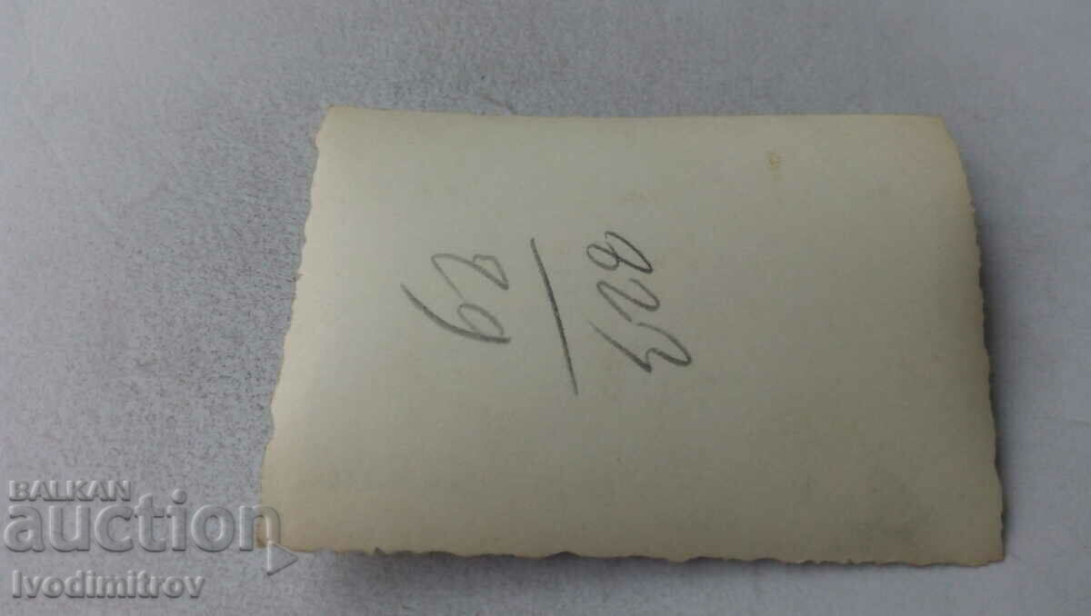 Εικόνα Πέντε νέοι σε μια βάρκα με τιμή 1.35 BGN | € 0.69 Εικόνα Πέντε νέοι σε μια βάρκα με τιμή 1.35 BGN | € 0.69