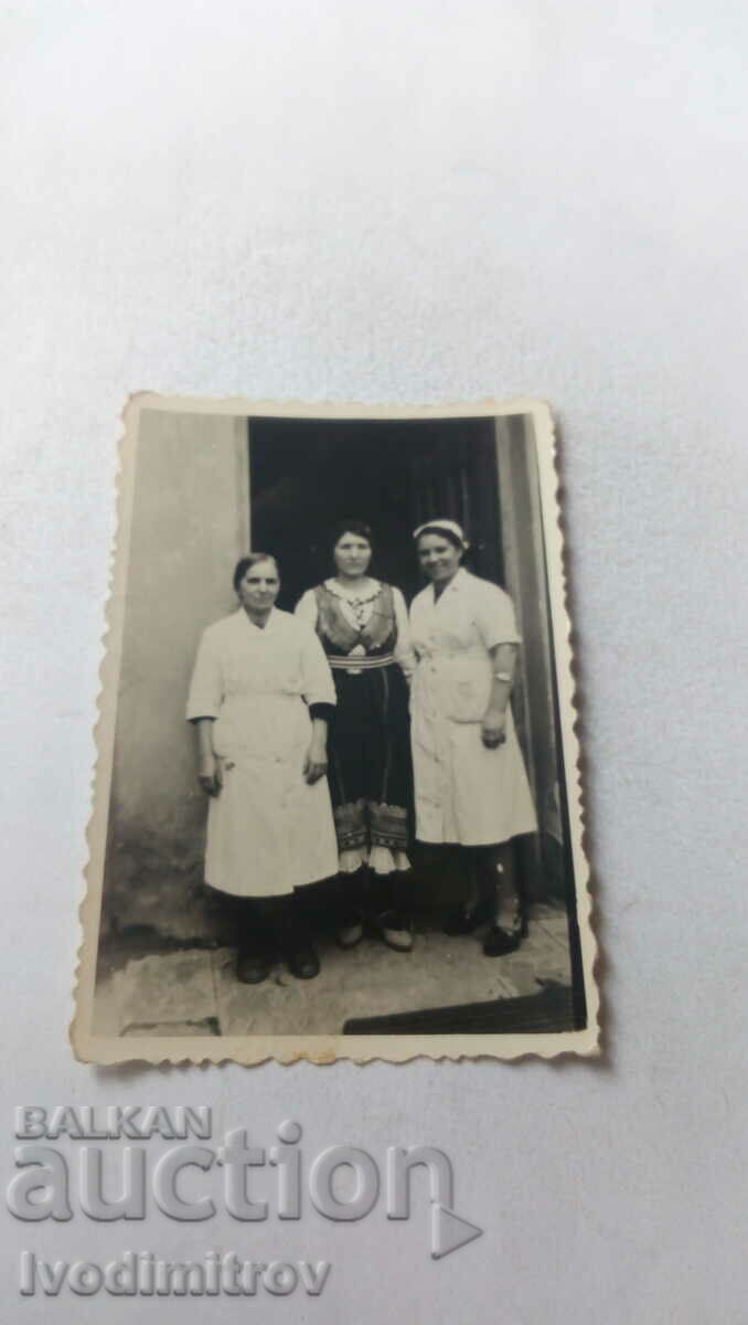 Photo Three women