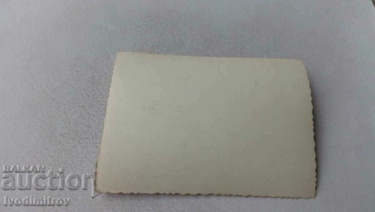 Photo Young men and women in the park with price 0.55 BGN | € 0.28 Photo Young men and women in the park with price 0.55 BGN | € 0.28