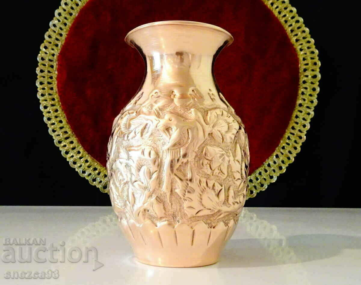 Auction Copper vase, Isfahan Kalamzani style Auction Copper vase, Isfahan Kalamzani style