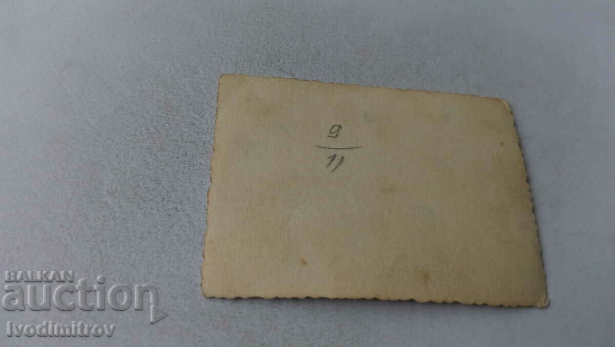 Foto Bărbați reparând pantofi cu preț € 0.69 | 1.35 BGN