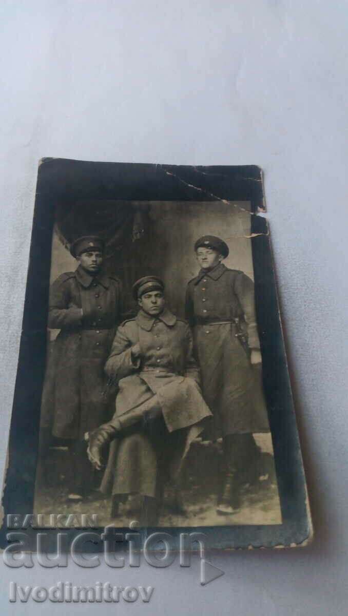 Снимка Трима войници