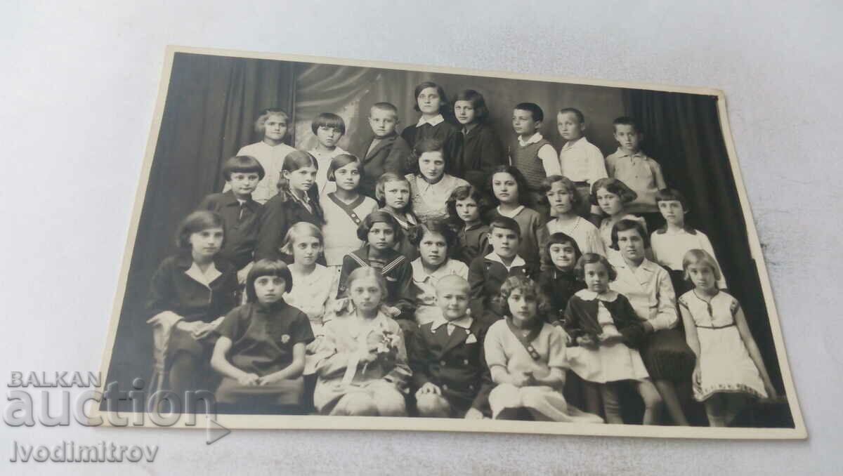 Foto Elevii cu profesorii lor 1933