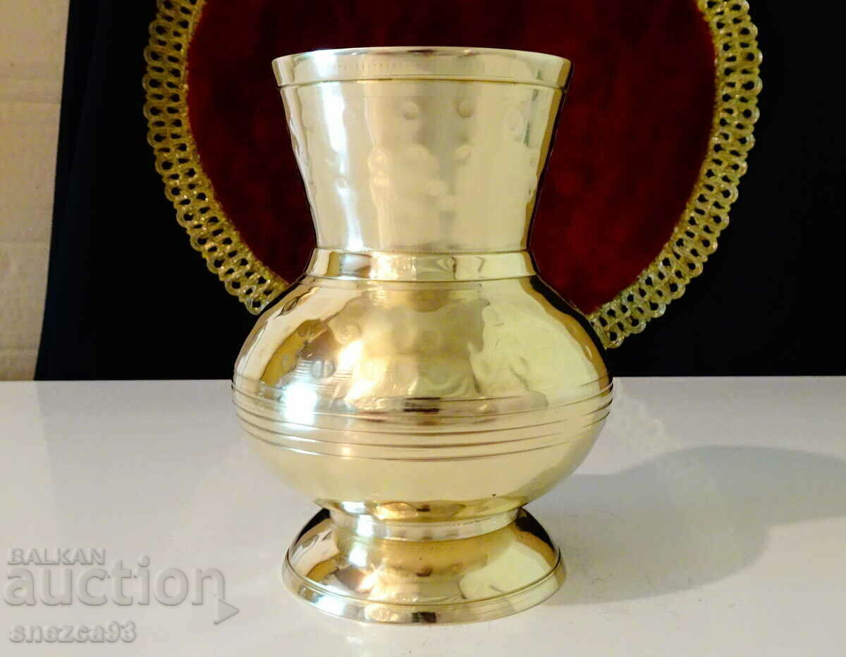 Delivery of Bronze vase, decanter, jug.