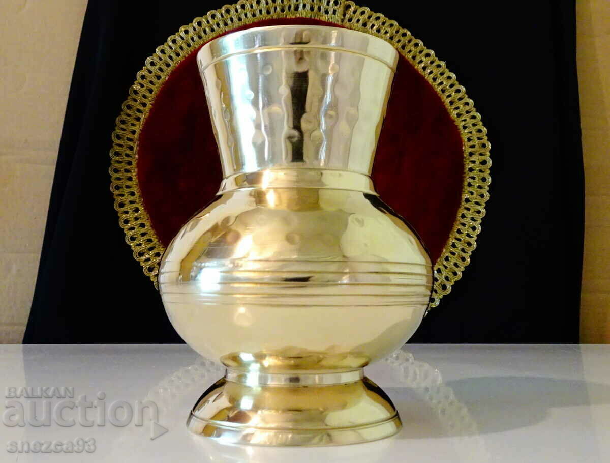 Bronze vase, decanter, jug.