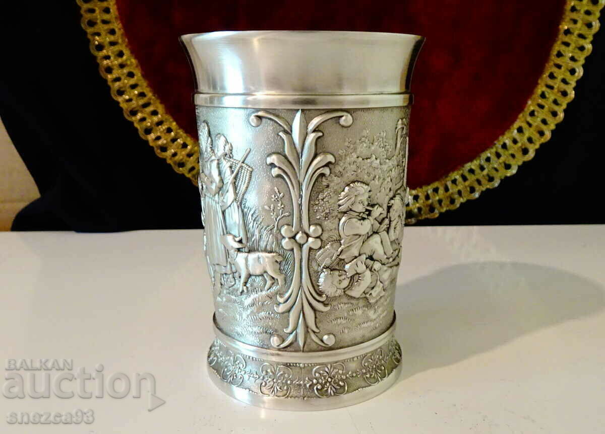 Ceașcă de cositor 300 ml, halbă, picturi rurale unice cu preț 65.00 BGN | € 33.23 Ceașcă de cositor 300 ml, halbă, picturi rurale unice cu preț 65.00 BGN | € 33.23