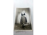 Снимка Жена в народна носия 1974