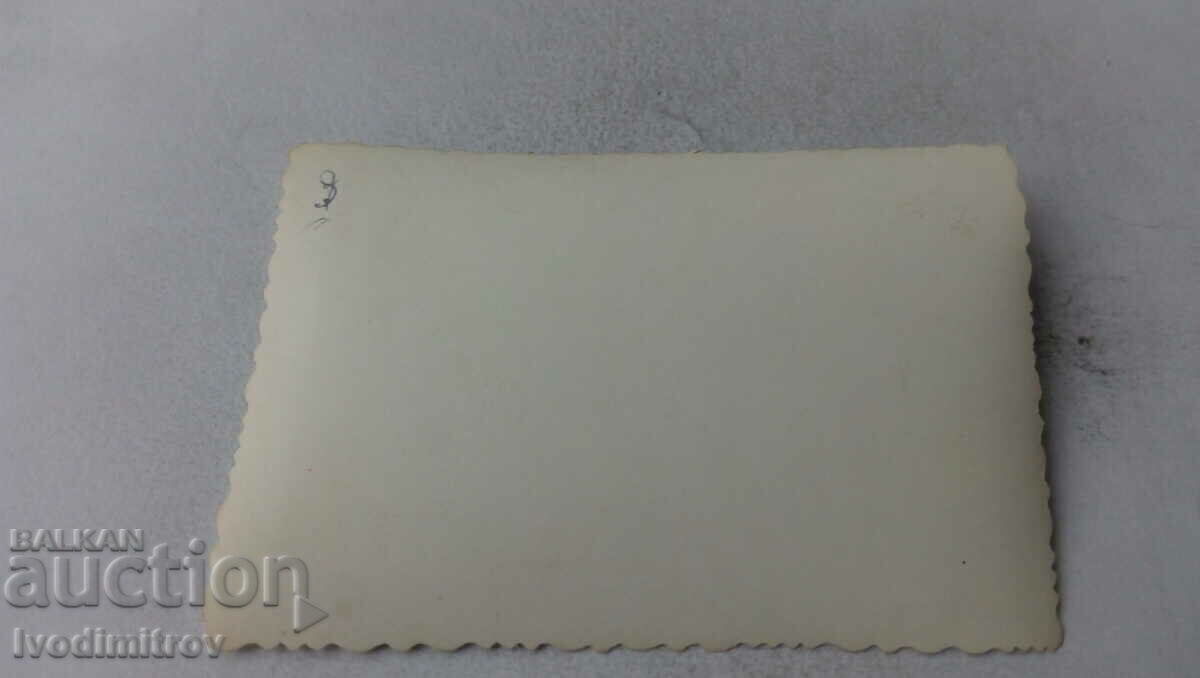 Φωτογραφία Στρατιώτες μπροστά από το Krastovu & Vatsovu με τιμή 1.65 BGN | € 0.84 Φωτογραφία Στρατιώτες μπροστά από το Krastovu & Vatsovu με τιμή 1.65 BGN | € 0.84