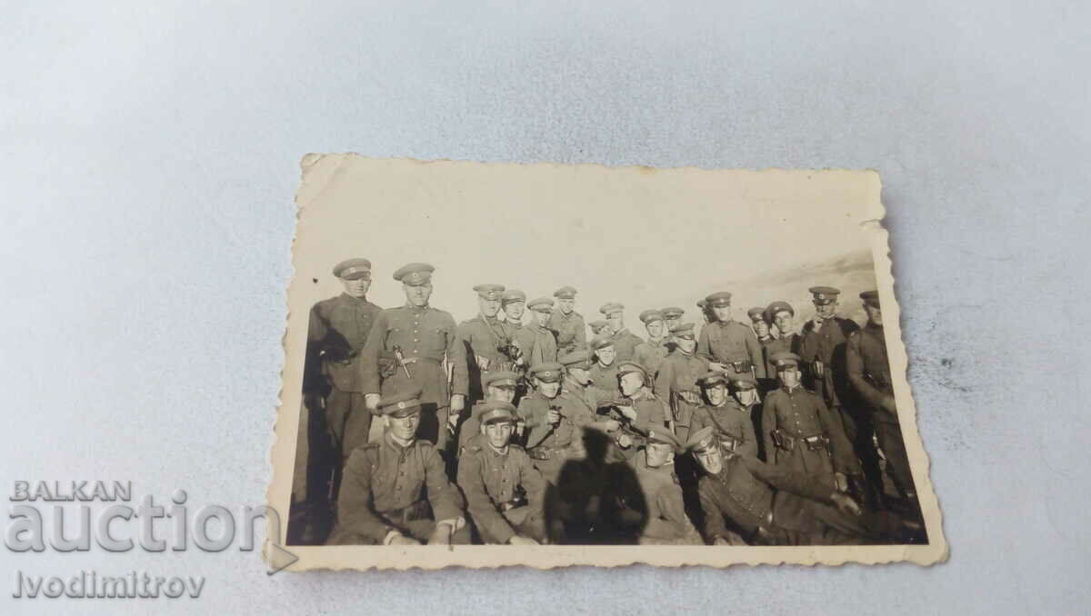 Снимка Офицери и войници