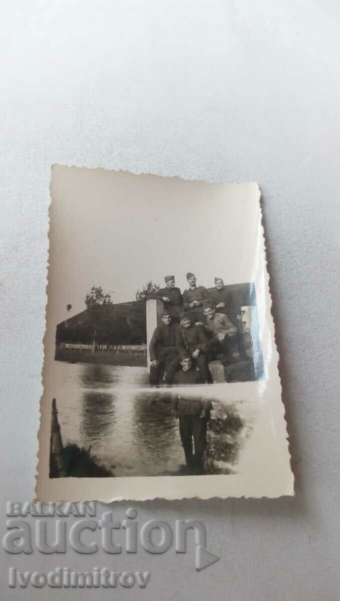 Foto Soldații lângă un lac