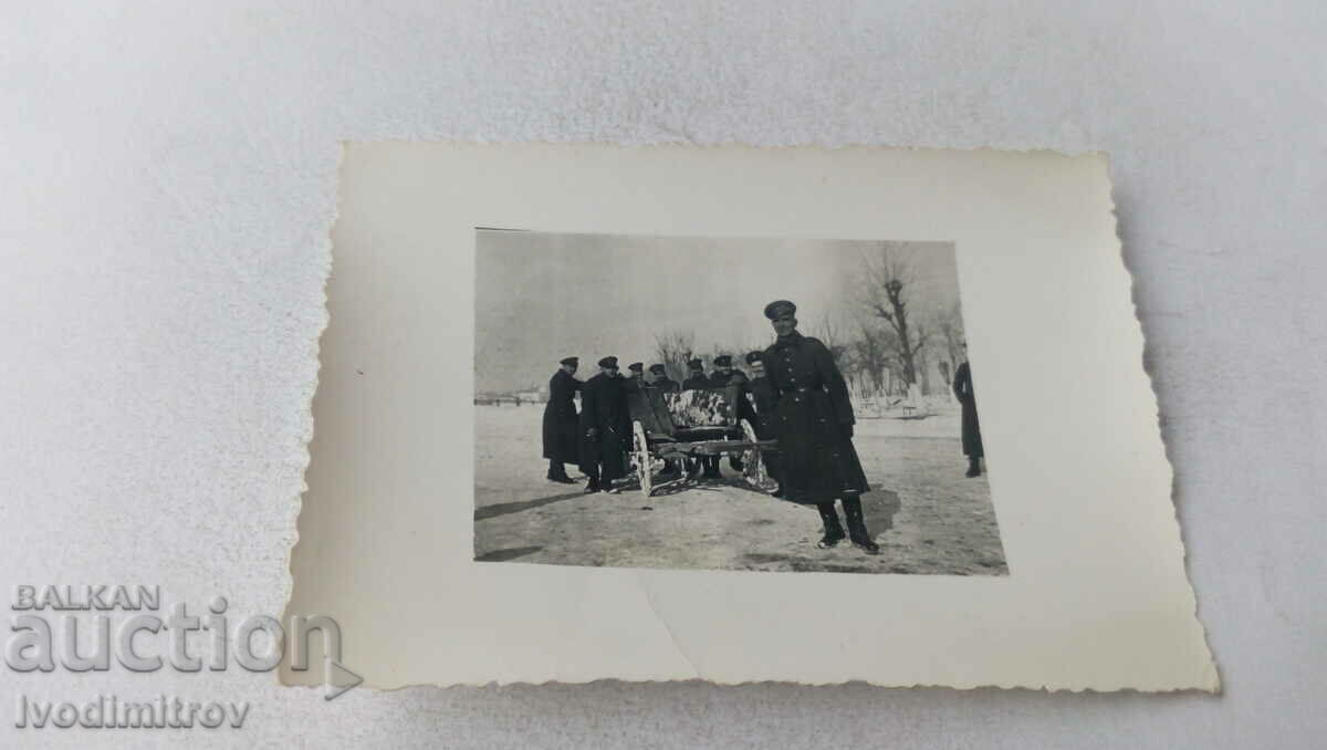 Foto Soldații din tabără iarna