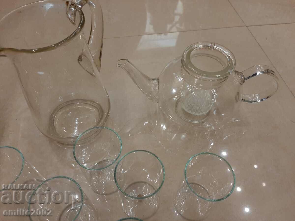 Auction  Glass jugs and vessels retro social
