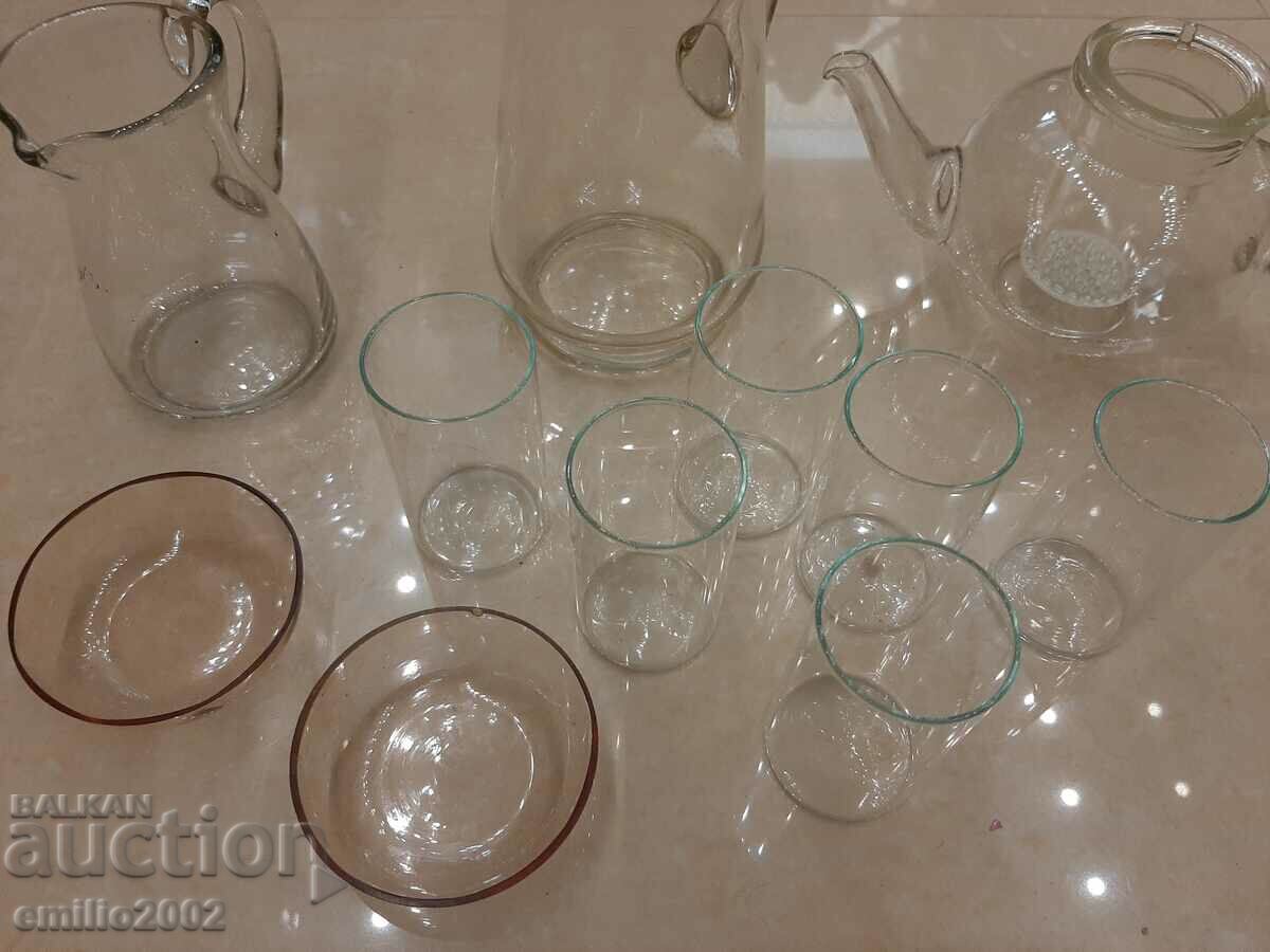 Delivery of Glass jugs and vessels retro social