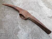 Стара ръчно кована кирка инструмент ковано желязо