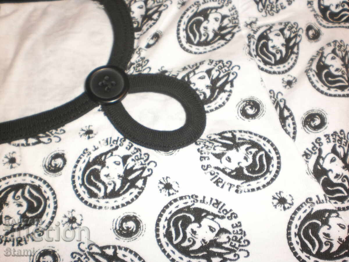 Auction  Children's t-shirt for a girl in black and white, size 140/146, new