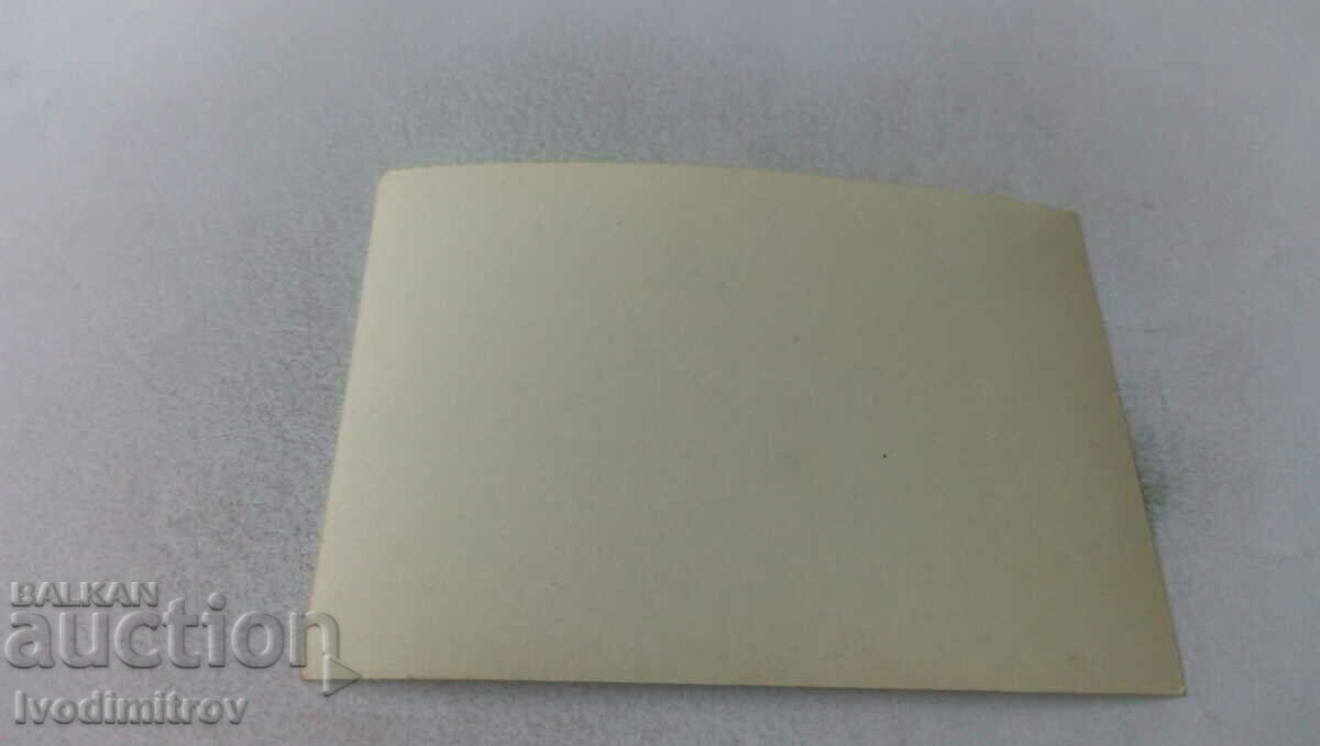 Φωτογραφία Άνθρωπος στο λιβάδι με τιμή 1.45 BGN | € 0.74 Φωτογραφία Άνθρωπος στο λιβάδι με τιμή 1.45 BGN | € 0.74