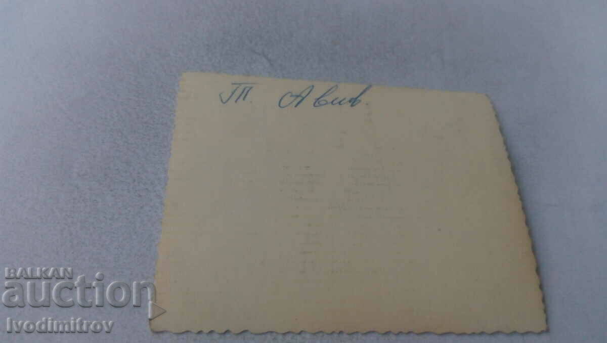 Φωτογραφία Τελ Αβίβ Άνδρας γυναίκα και αγοράκι δίπλα σε vintage αυτοκίνητο με τιμή 1.65 BGN | € 0.84 Φωτογραφία Τελ Αβίβ Άνδρας γυναίκα και αγοράκι δίπλα σε vintage αυτοκίνητο με τιμή 1.65 BGN | € 0.84