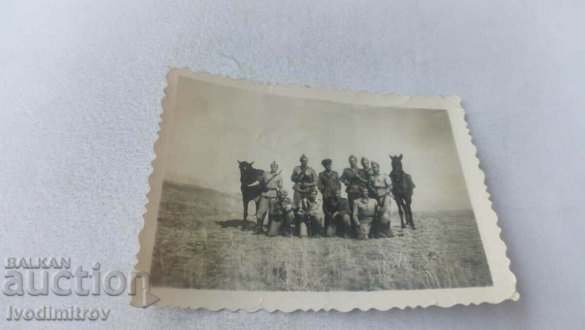 Photo Officers and soldiers with two horses