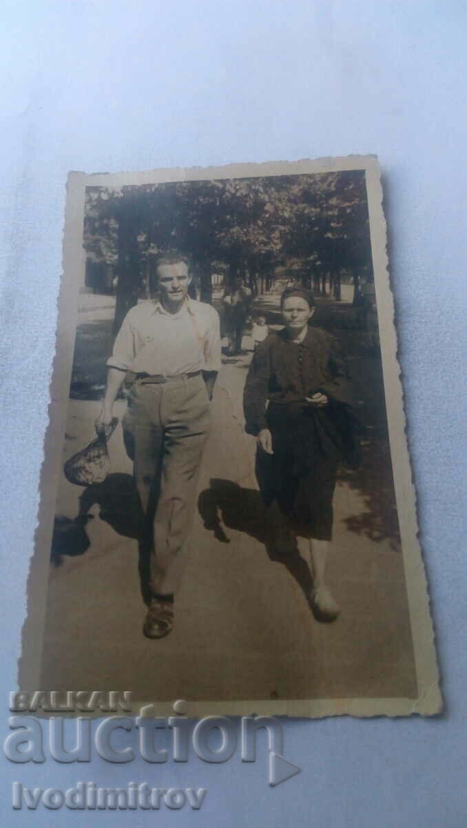 Foto Bărbat și femeie la plimbare