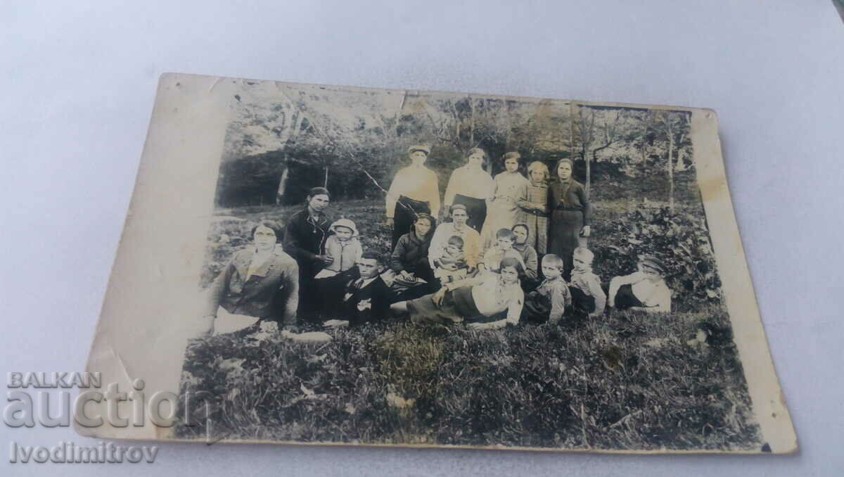 Photo Young women and children on the meadow