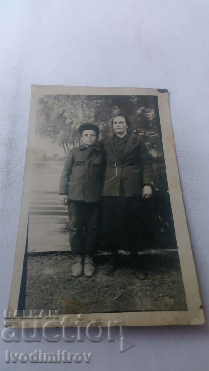 Foto Femeie și băiat 1935