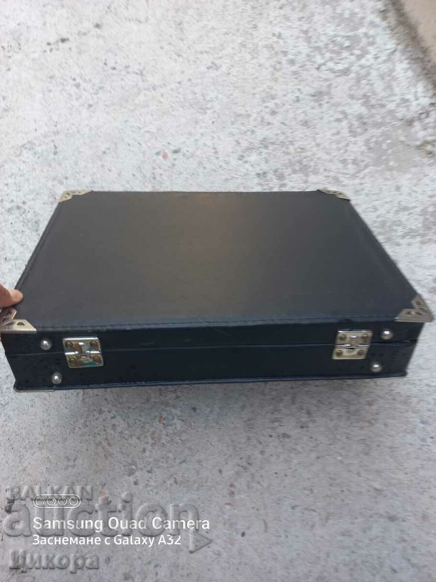 Auction OLD DIPLOMATIC SUITCASE Auction OLD DIPLOMATIC SUITCASE