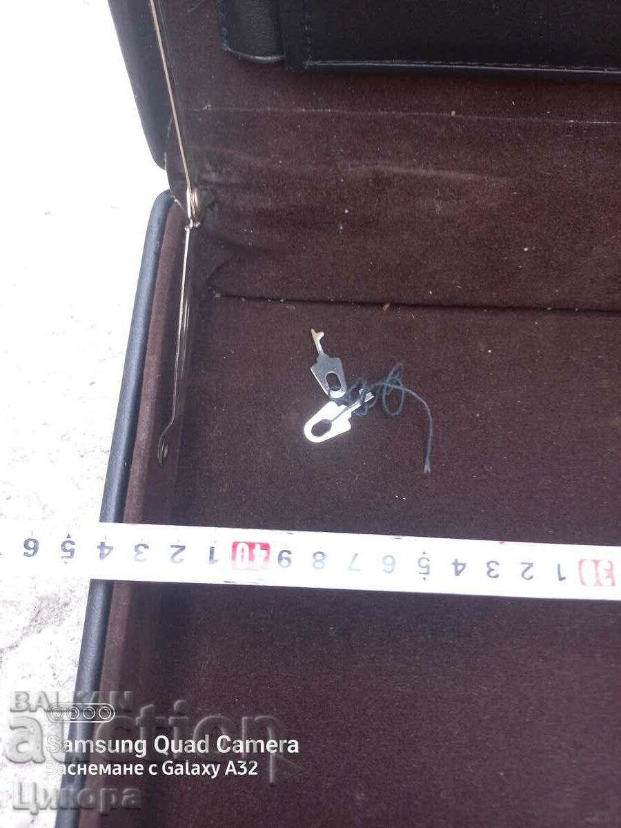 OLD DIPLOMATIC SUITCASE - 5 OLD DIPLOMATIC SUITCASE - 5