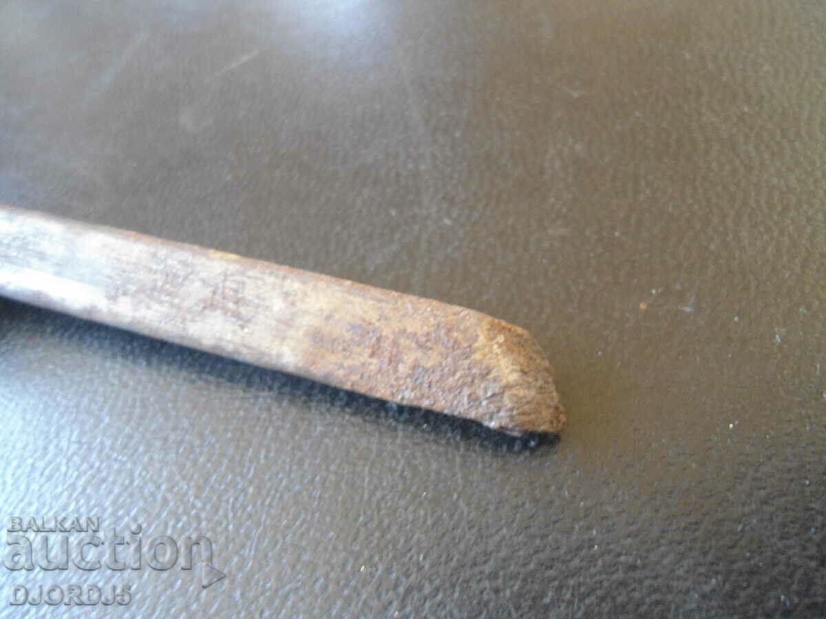 Old chisel with price 2.00 BGN | € 1.02 Old chisel with price 2.00 BGN | € 1.02