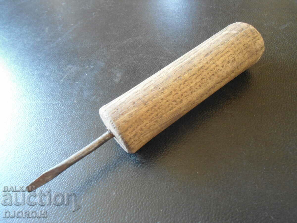 Auction An old screwdriver Auction An old screwdriver