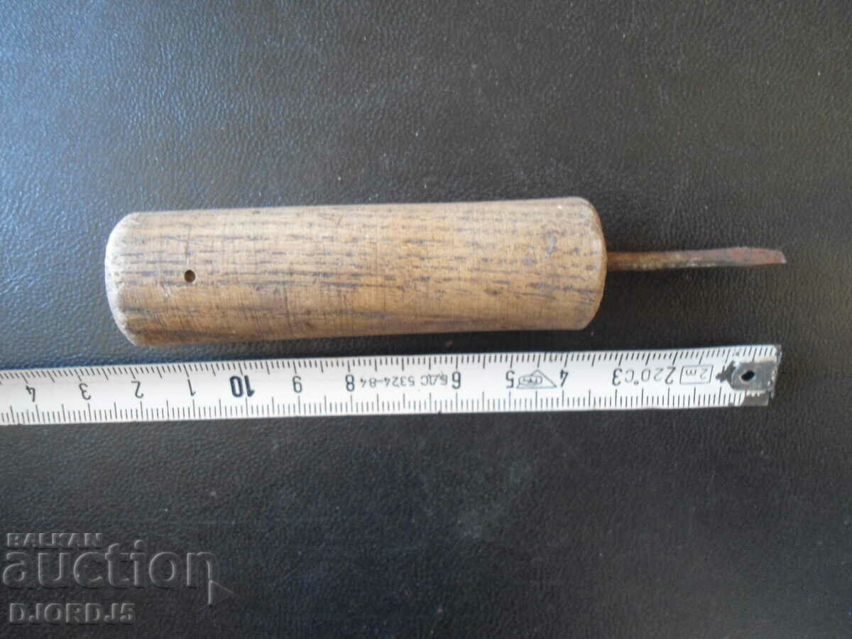 Delivery of An old screwdriver Delivery of An old screwdriver