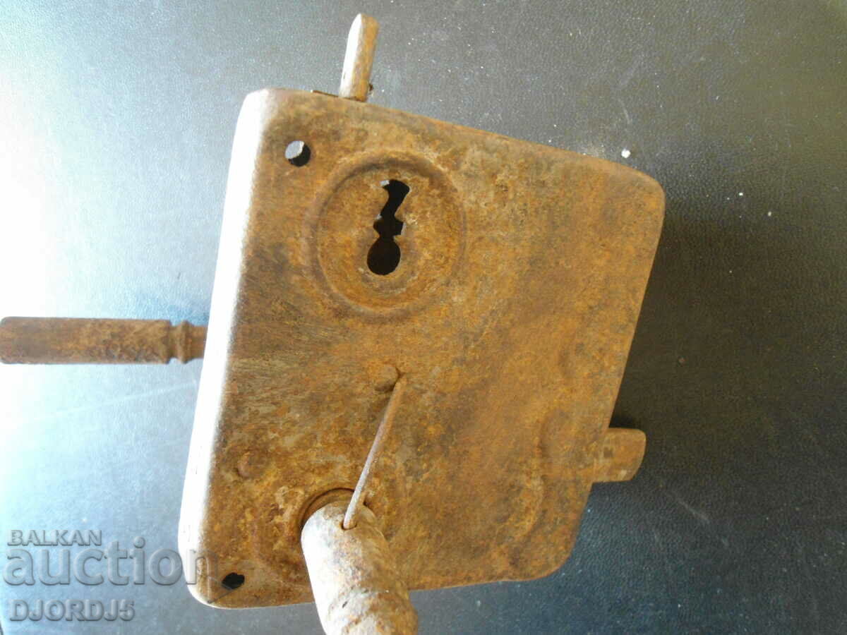 Auction Old lock, acting Auction Old lock, acting