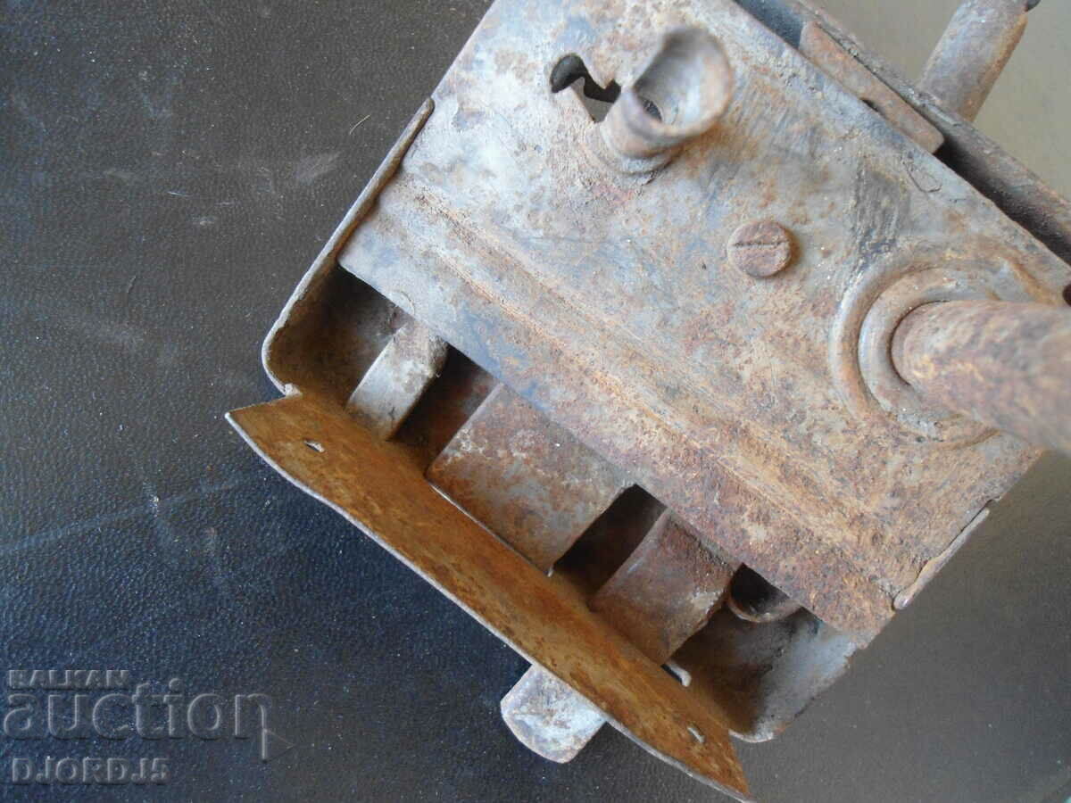 Old lock, acting - 5 Old lock, acting - 5