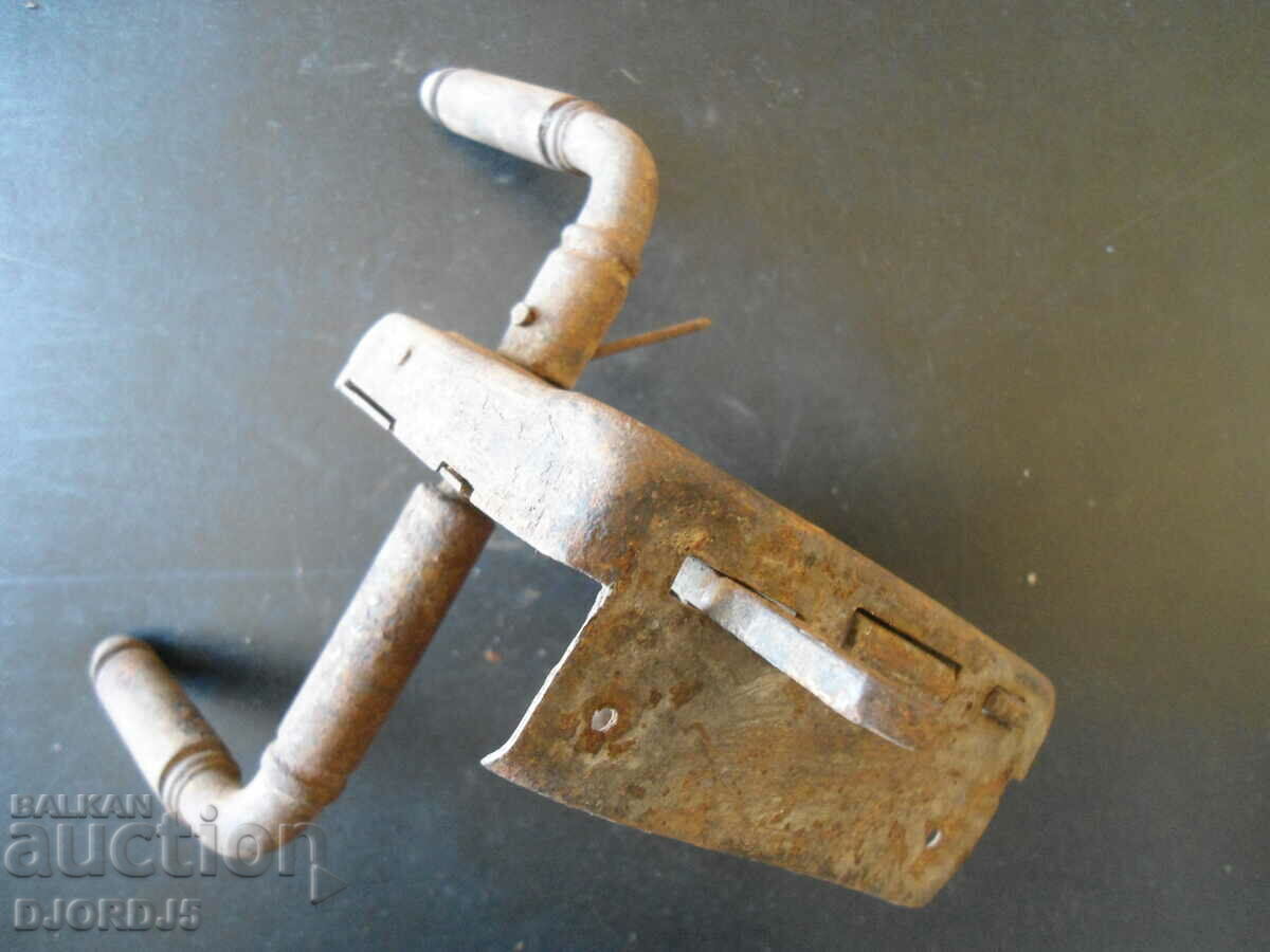 Old lock, acting - 6 Old lock, acting - 6