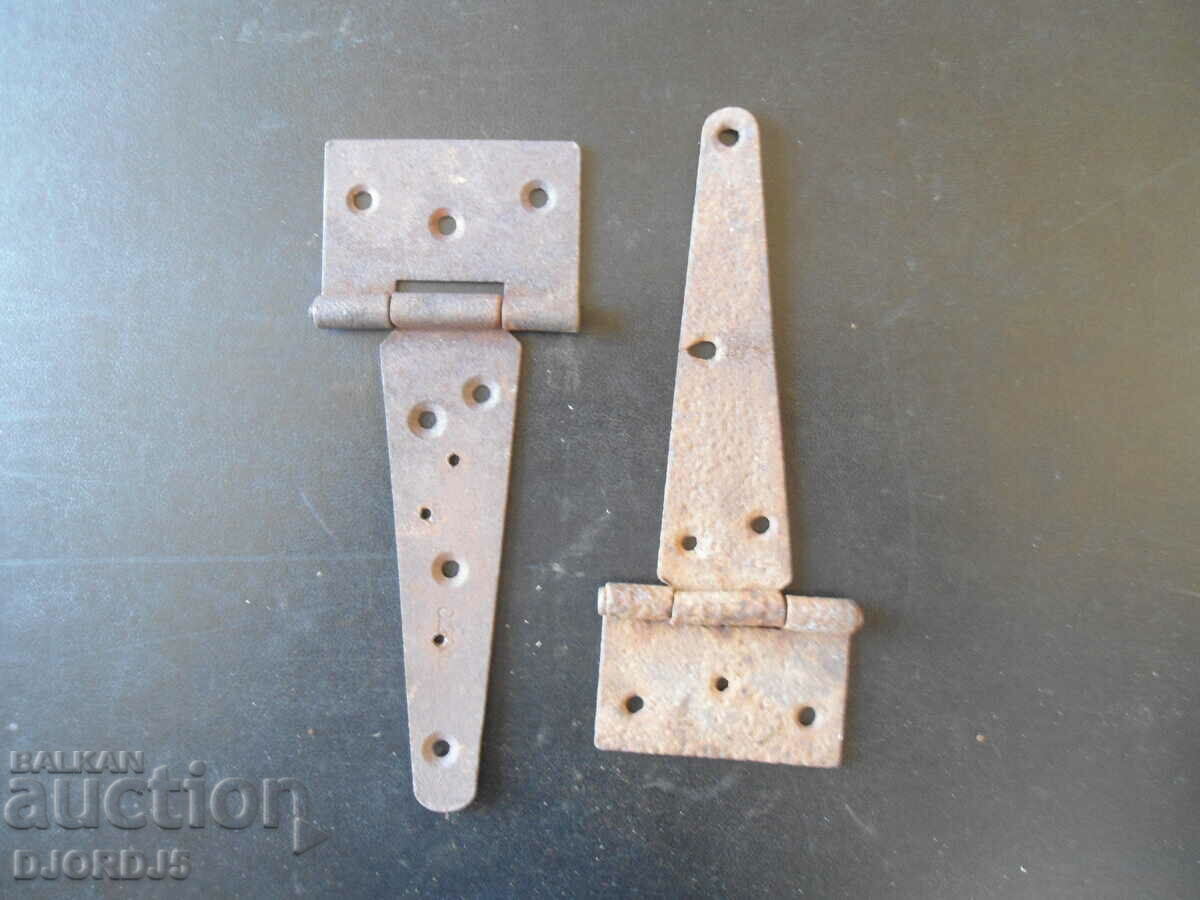 Old hinges with price 3.00 BGN | € 1.53 Old hinges with price 3.00 BGN | € 1.53