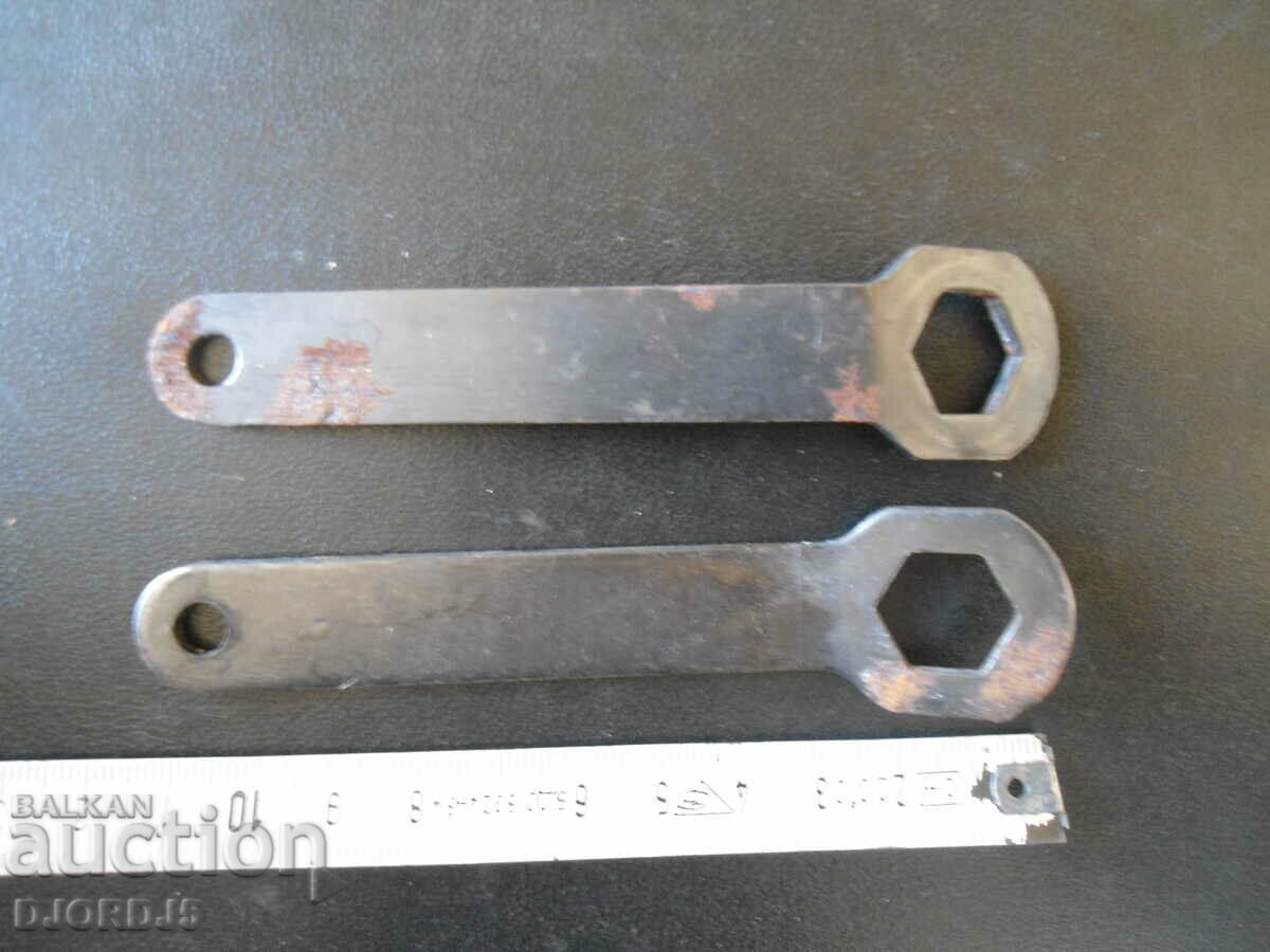 Auction Old keys Auction Old keys