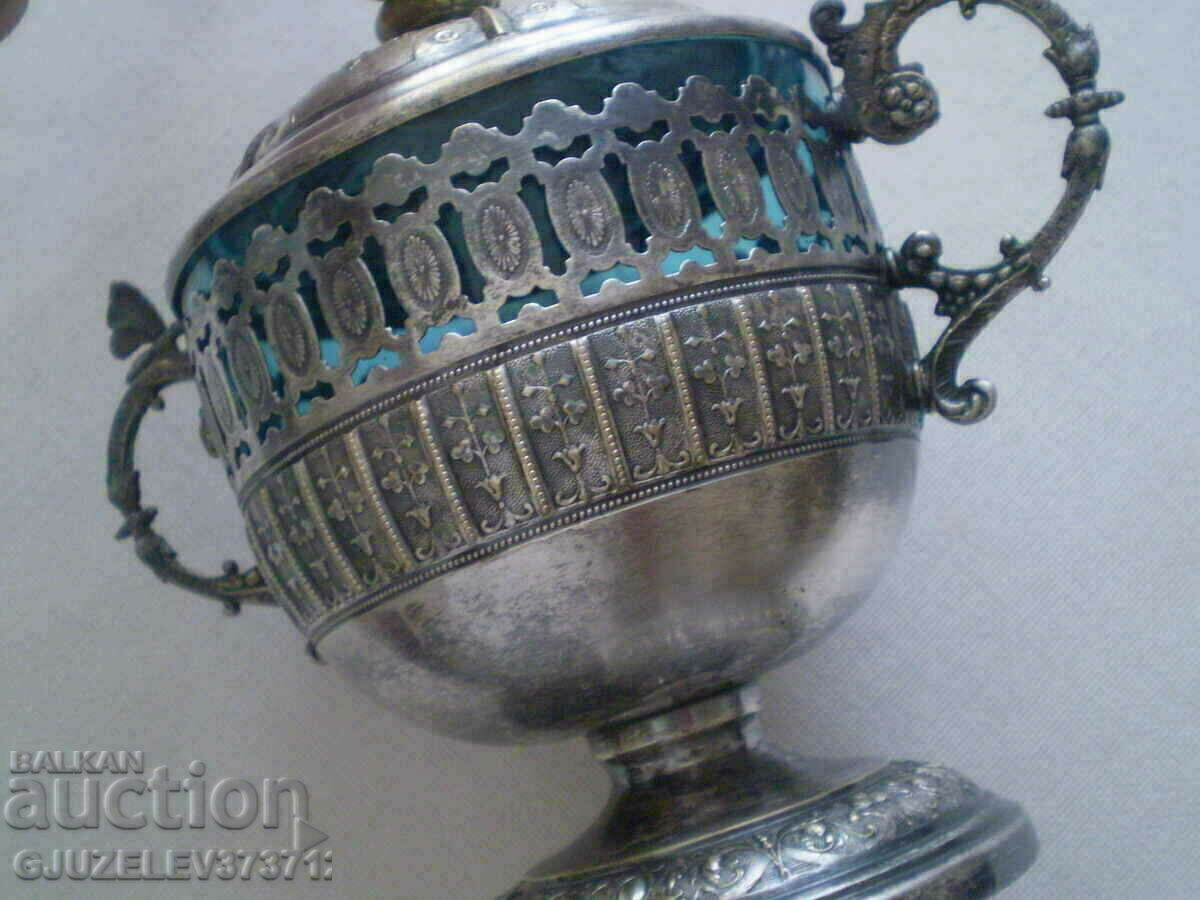 Licitație Bomboniera veche de zahăr VMF Unică cu paharul original Licitație Bomboniera veche de zahăr VMF Unică cu paharul original