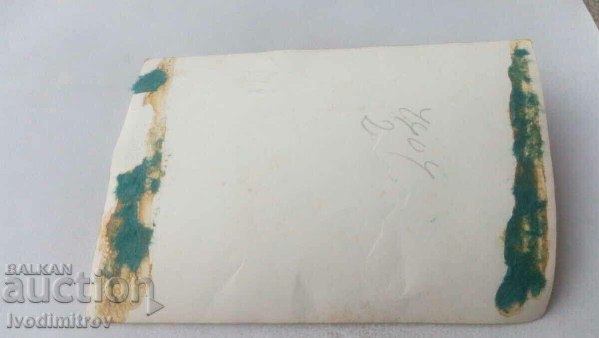 Fotografie cu proaspăt căsătoriți cu prietenii lor cu preț € 0.69 | 1.35 BGN Fotografie cu proaspăt căsătoriți cu prietenii lor cu preț € 0.69 | 1.35 BGN