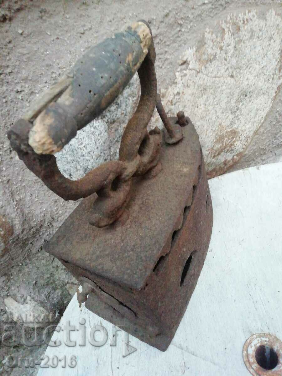 Παλιό σίδερο αντίκες με τιμή 40.00 BGN | € 20.45 Παλιό σίδερο αντίκες με τιμή 40.00 BGN | € 20.45