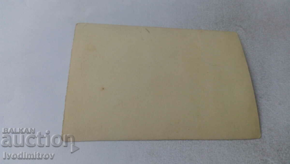 Φωτογραφία Τρία παιδιά στις σκάλες με τιμή 1.15 BGN | € 0.59 Φωτογραφία Τρία παιδιά στις σκάλες με τιμή 1.15 BGN | € 0.59