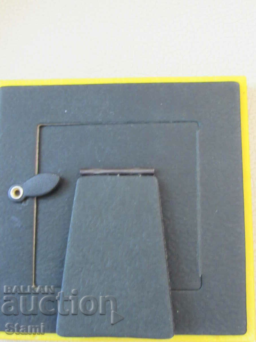 Delivery of 3D photo frame