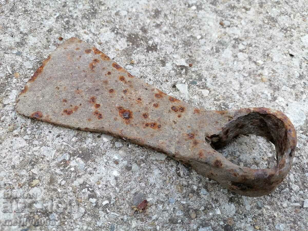 Auction Old tool, agricultural instrument, chapel, wrought iron Auction Old tool, agricultural instrument, chapel, wrought iron