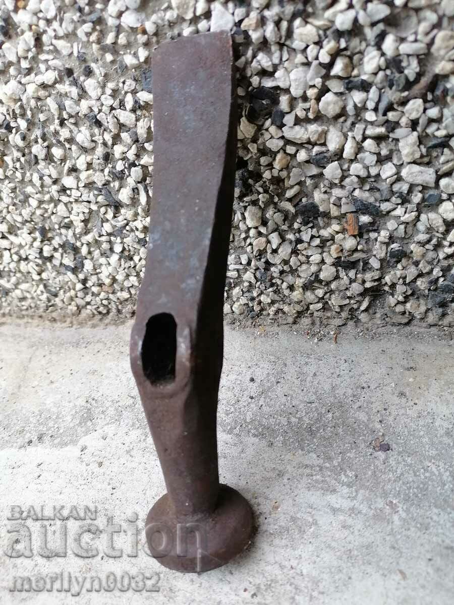 Delivery of Old cobbler hammer wrought iron Delivery of Old cobbler hammer wrought iron