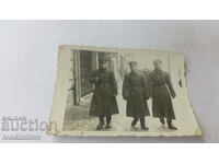 Φωτογραφία Τρεις αξιωματικοί σε μια βόλτα