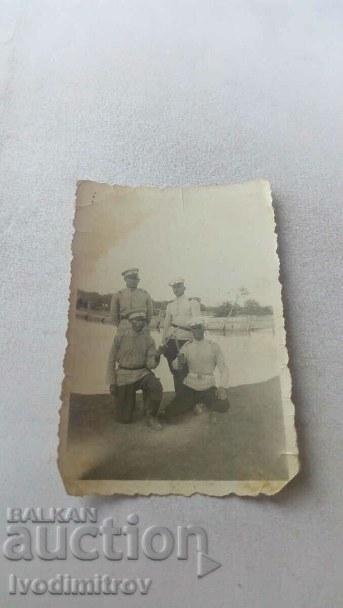 Photo Soldier and three sergeants