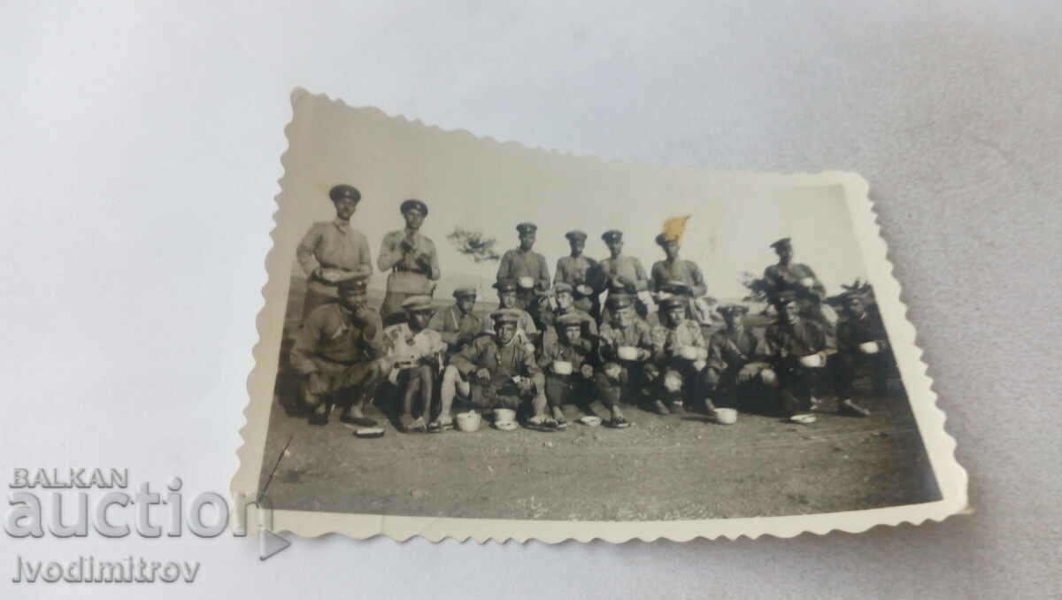 Photo Sergeants and soldiers at a field lunch