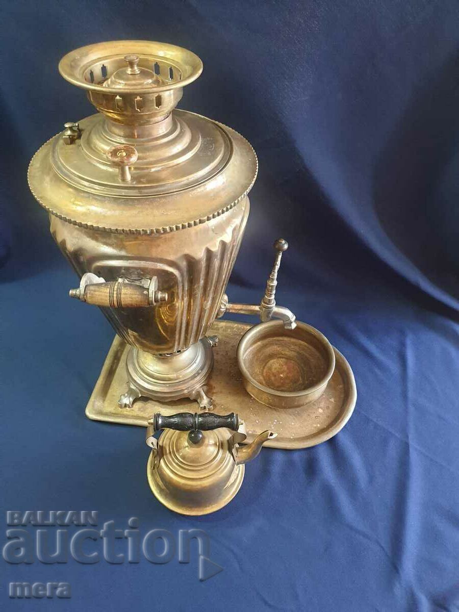 Auction A large Russian imperial samovar Auction A large Russian imperial samovar
