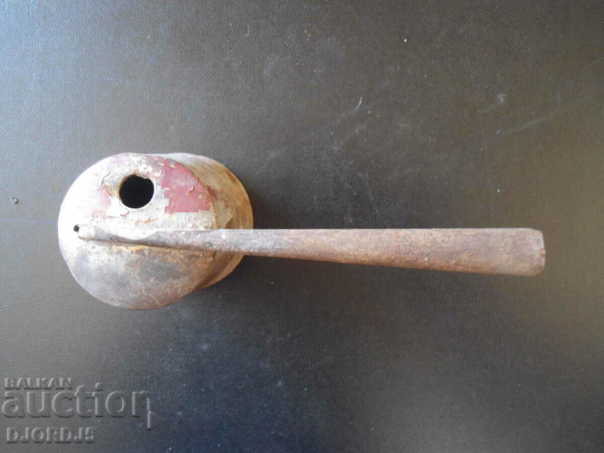 Old painting tool with price 3.00 BGN | € 1.53 Old painting tool with price 3.00 BGN | € 1.53