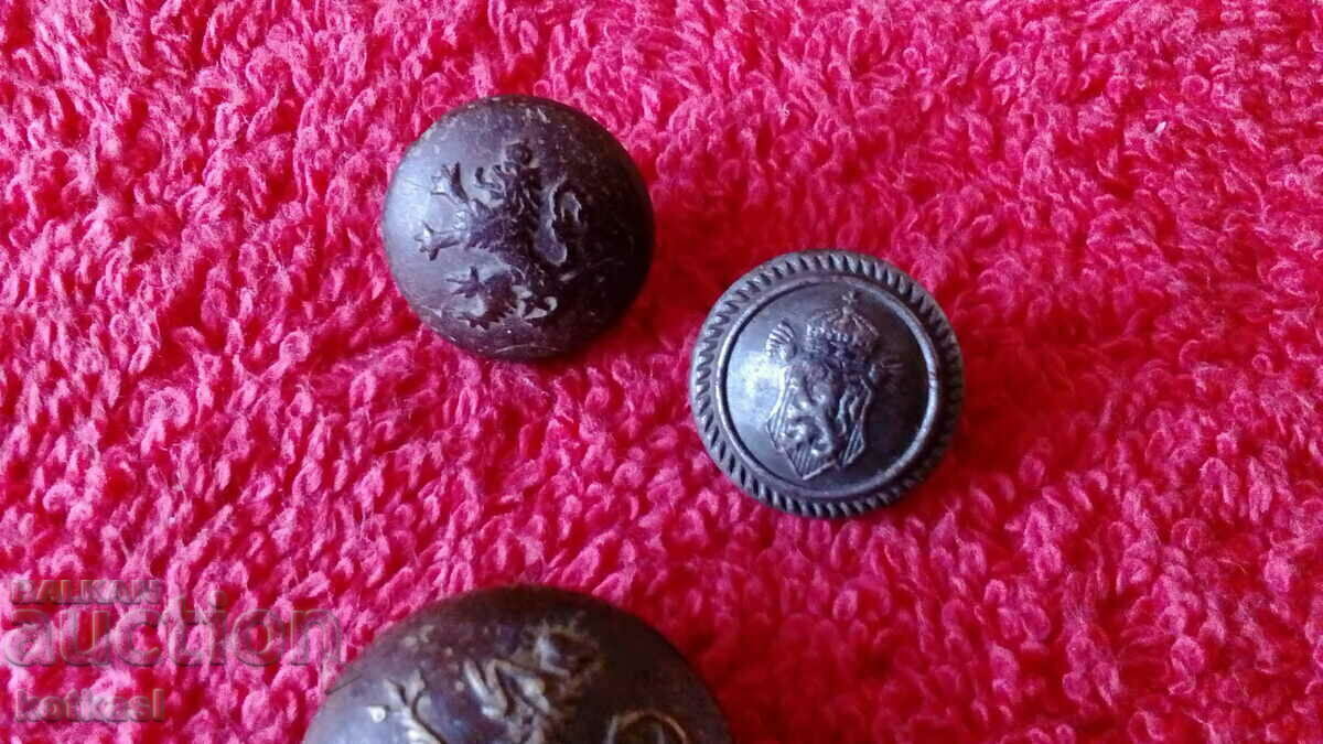 Lot de 3 Nasturi Vechi Militari Principatul Regatul Bulgariei cu preț 18.50 BGN | € 9.46 Lot de 3 Nasturi Vechi Militari Principatul Regatul Bulgariei cu preț 18.50 BGN | € 9.46