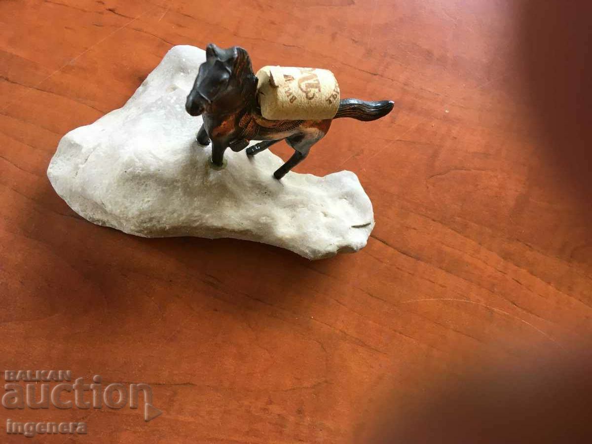 HORSE FIGURE METAL AND NATURAL STONE - 5 HORSE FIGURE METAL AND NATURAL STONE - 5