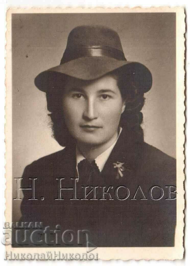 SMALL OLD PHOTO KYUSTENDIL YOUNG WOMAN WITH A HAT B907